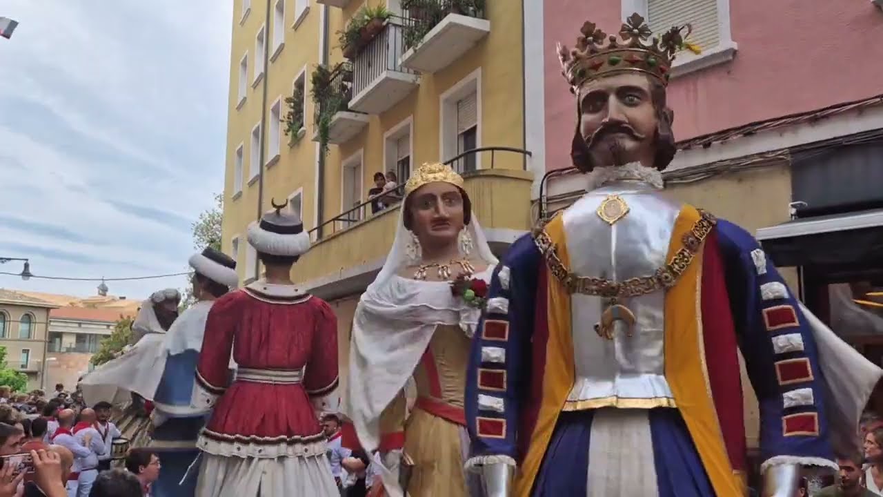 Baile de los Gigantes de la Comparsa de Pamplona - San Fermín Txikito 2025