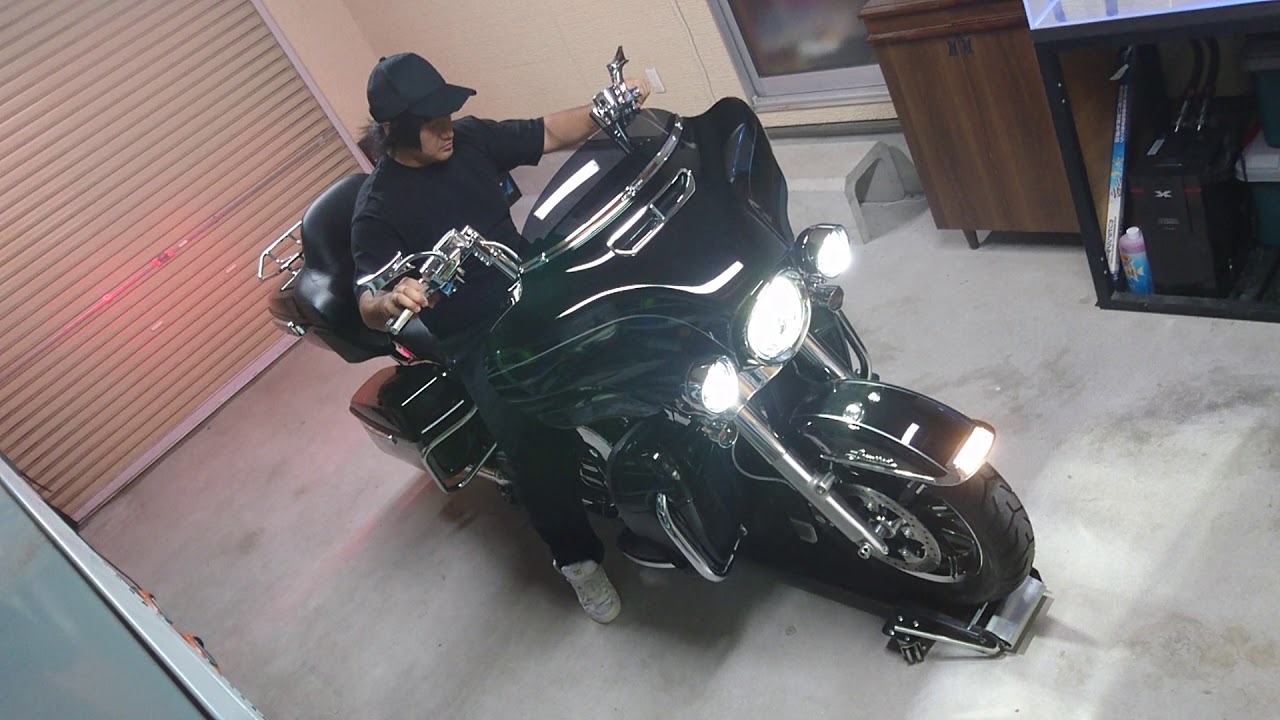 バイクドーリー 便利アイテム‼ ハーレーダビッドソンなどの大型バイクでも狭いガレージや駐車場を自由自在に移動できる