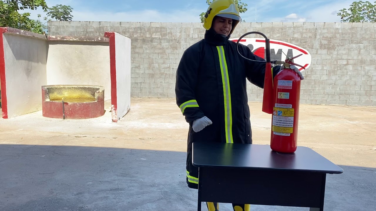 Extintor de inc&ecirc;ndio CO2.