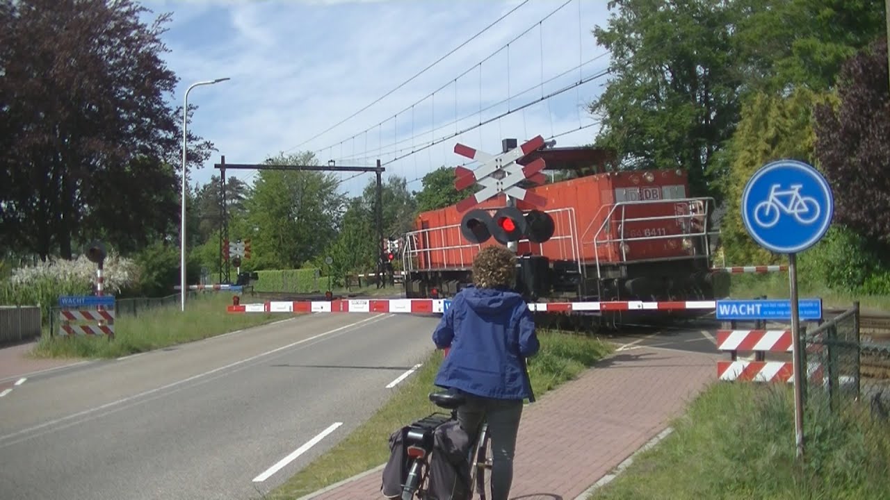 Spoorwegovergang Wierden // Dutch railroad crossing
