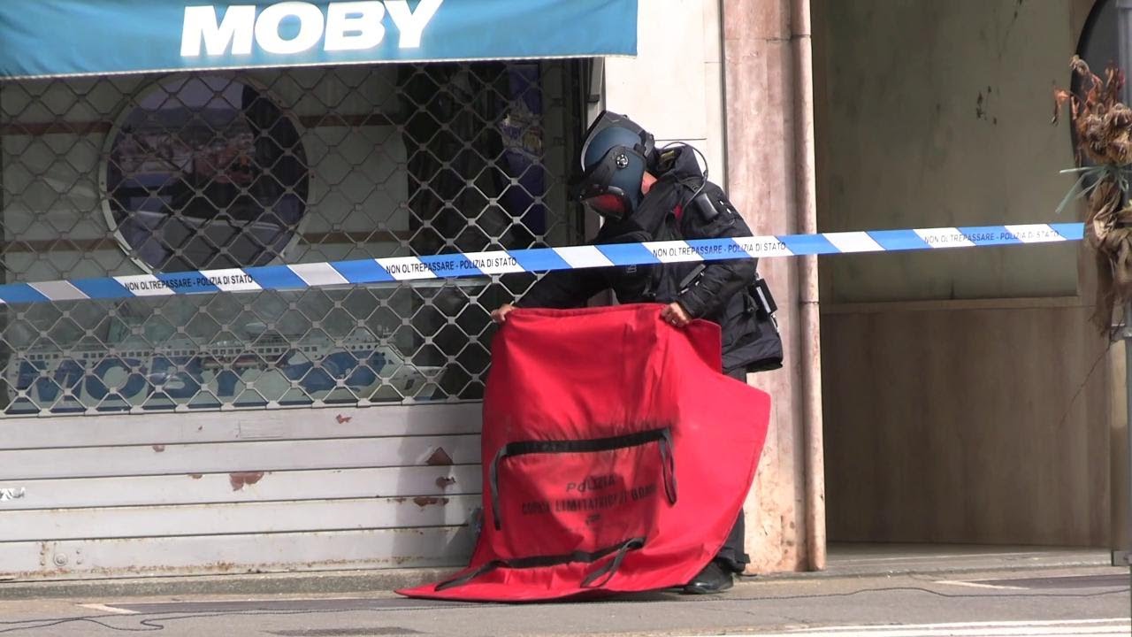 Allarme bomba a Milano: gli aritificeri fanno brillare due ordigni