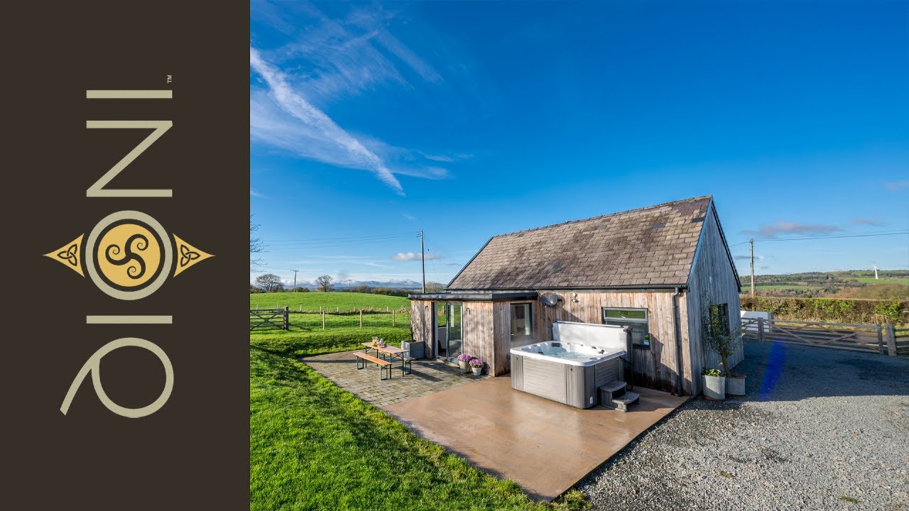 Beautifully Restored 1800s Farmhouse with Hot Tub | Petryal