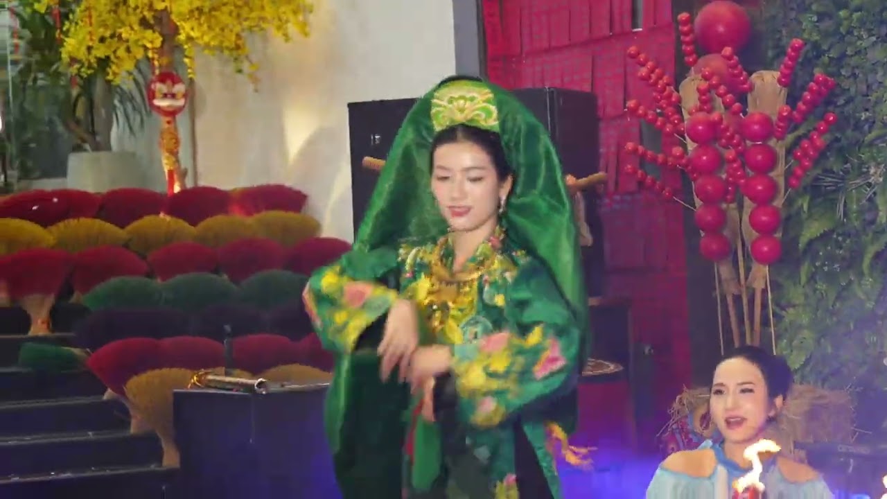 💁 PHẦN TRÌNH DIỄN CỦA NHÓM PÁO HỒNG