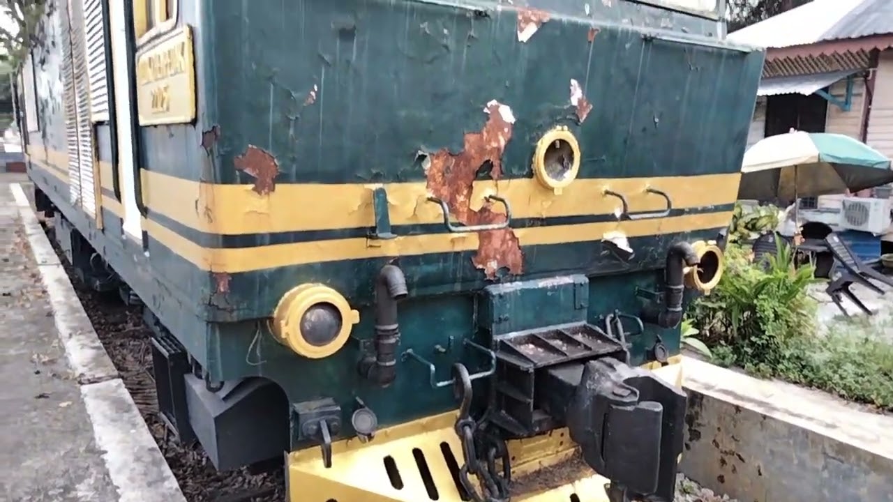 lokomotif ktmb class 22125 telok chempedak...