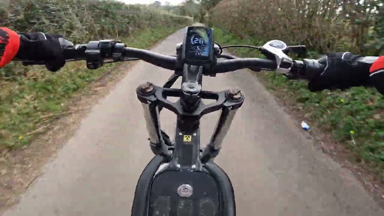 E-bike ride, country lane,  RZOGUWEX x5