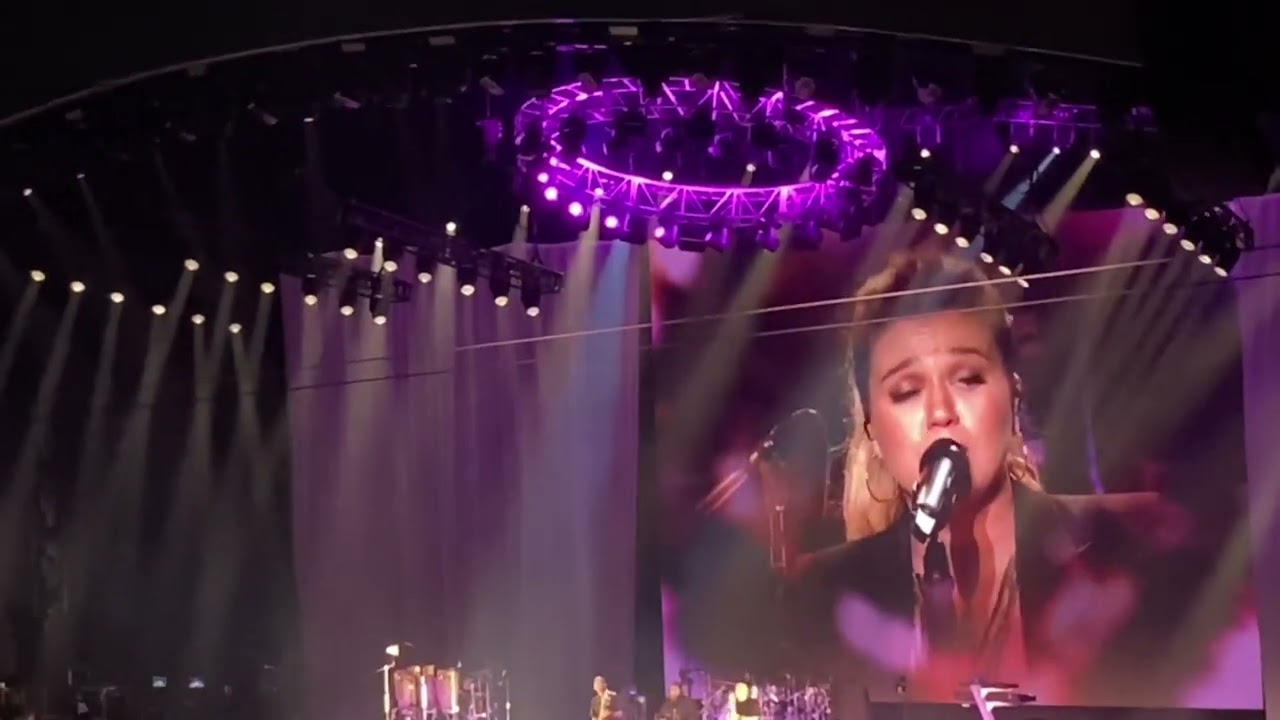Kelly Clarkson - Whole Lotta Woman (Live In Las Vegas) - August 11th 2023 - Chemistry Residency