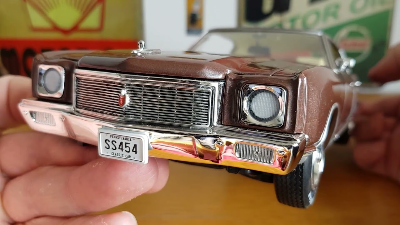 AutoWorld American muscle 1971 Chevy Monte Carlo 1:18 scale