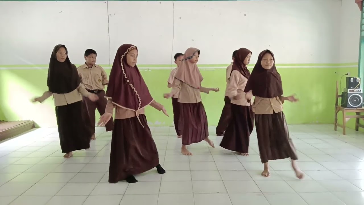 Tarian India BOLI CURIYAN Kelas 5 MI AL - ANSHAR KOTA GORONTALO (Mapel SBDP)