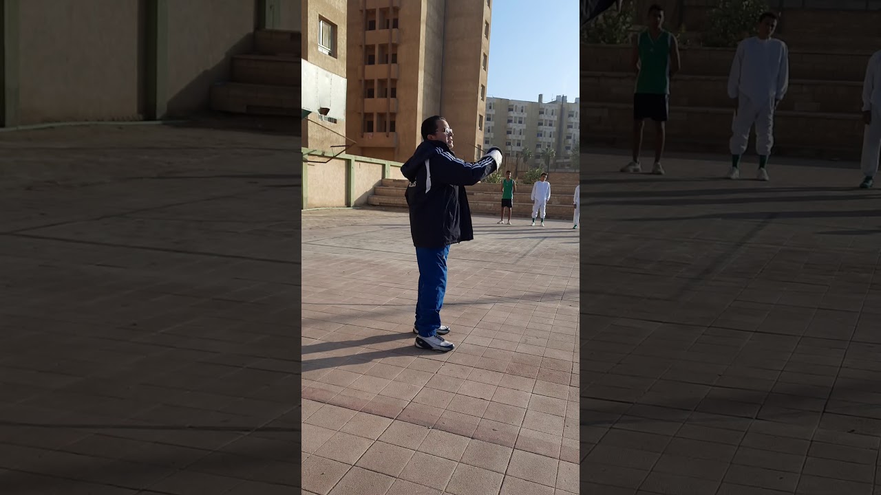 مسك ( حمل ) السلاح   ( Tenue de l,arrne ) مع مقدمة عن الهجوم البسيط في المبارزة