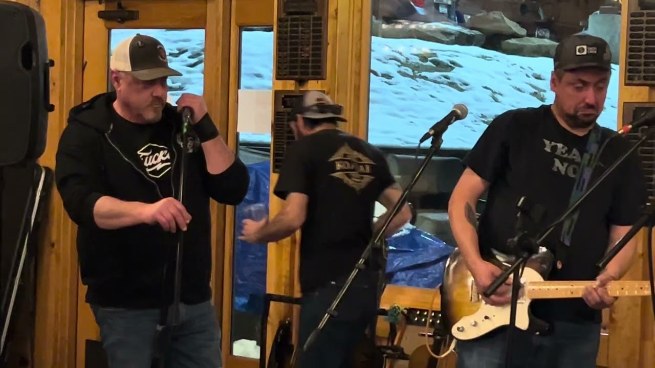 Some local musicians in the hood. Cobb mountain, CA. 2/20/26✌️❤️🎼