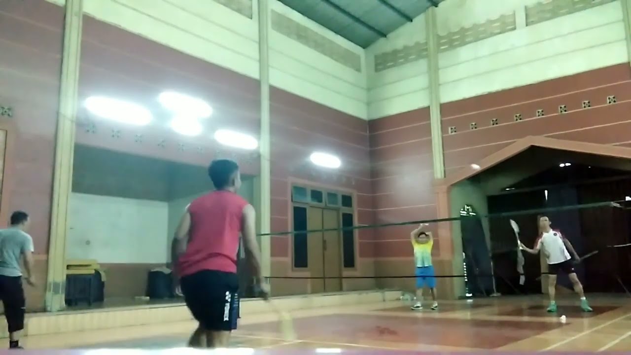 Pemanasan sebelum mabar #badmintoncikarang #badmintonindonesia #badmintonlovers