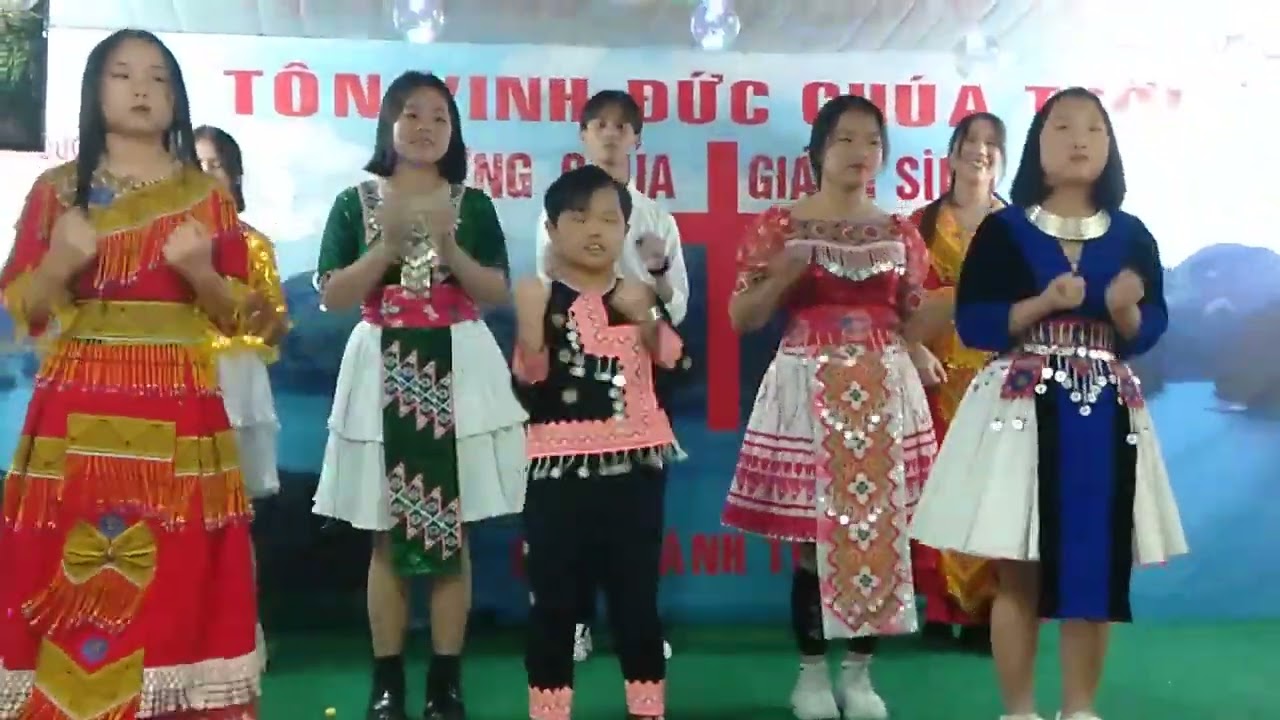 Cử điệu- Giáng - Sinh . Thiếu Niên(H' Mong ) Hội Thánh Tin- Lành Cẩm- Phả