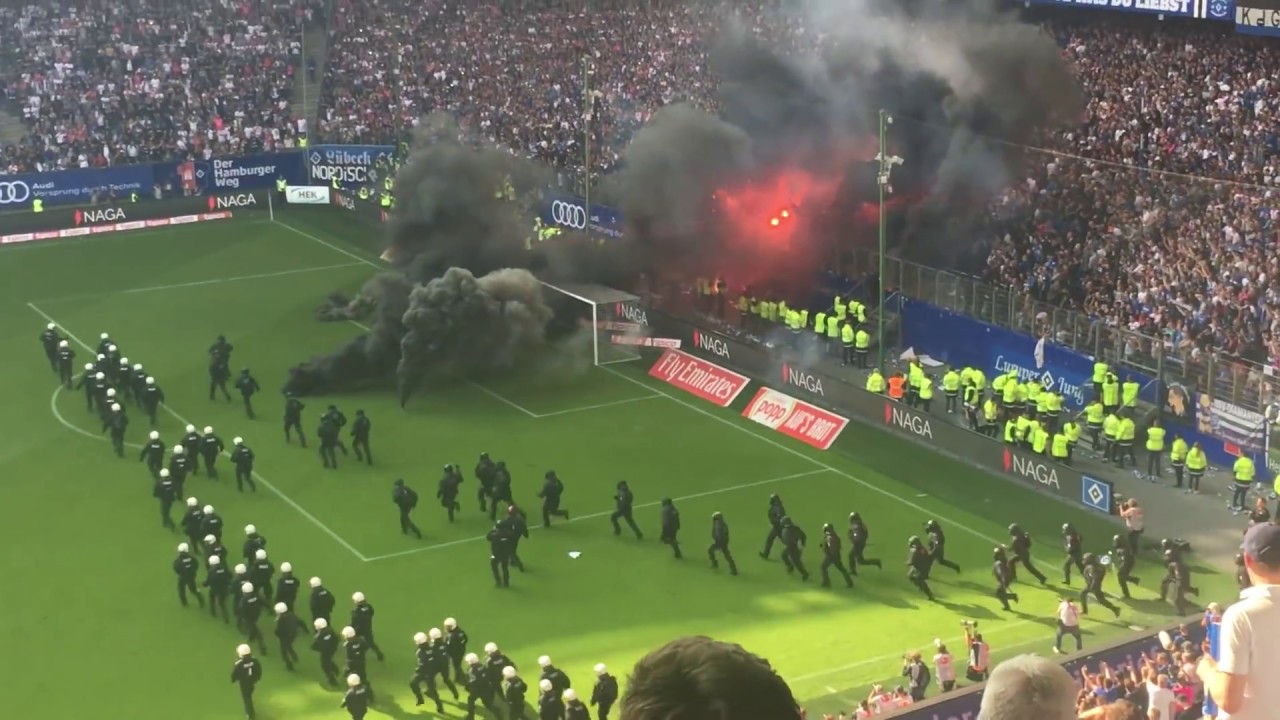 Hamburger SV - Borussia M&ouml;nchengladbach | Pyro-Krawalle & Spielunterbrechung | 12.05.2018