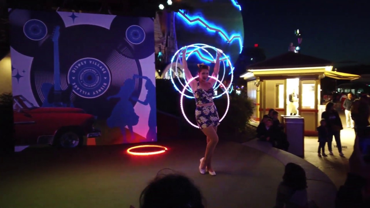 Rock n Hoop @Disney Village - Lila Chupa Hoops