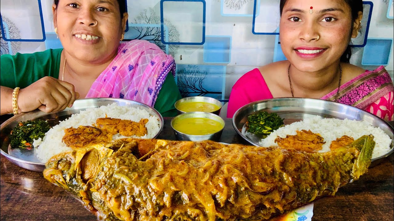 New eating big bite big🔥size fish curry Dal fry pakora saag fry Bengali food eating show￼￼