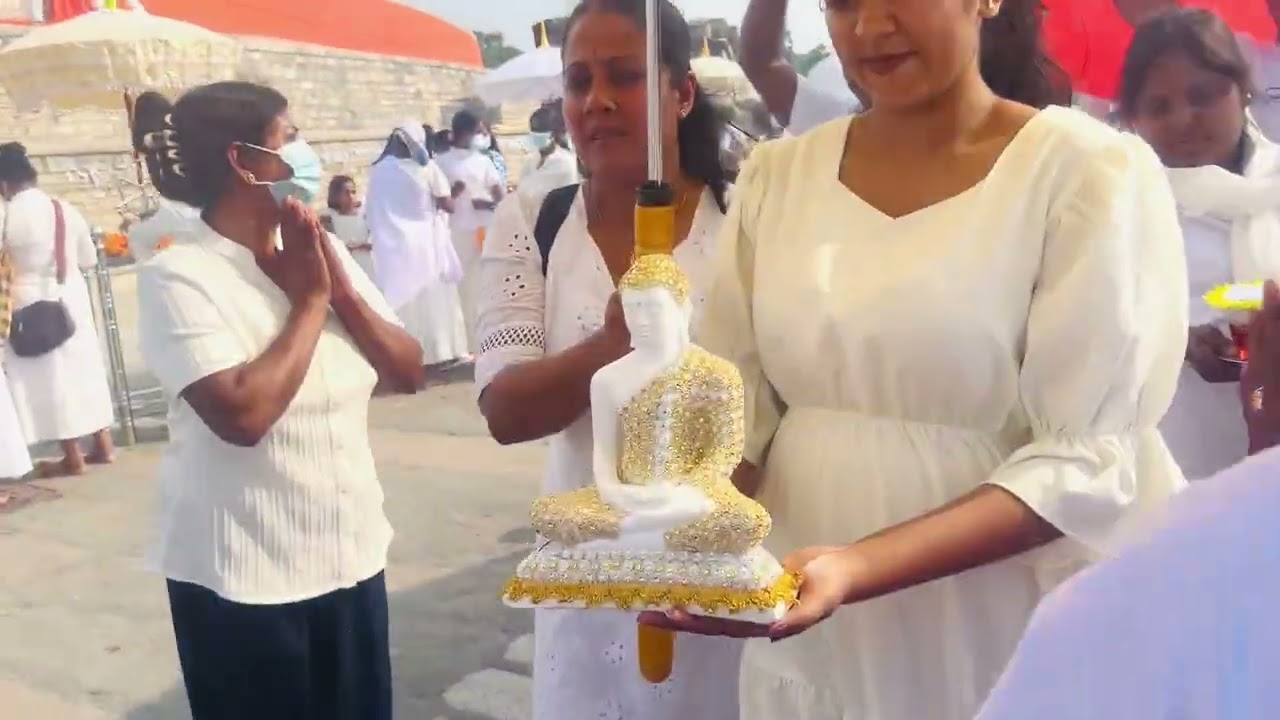 රුවන්වැලි මහා සෑය උදෙසා කරන්නාවූ කංචුක පූජාව (කප්රුක පූජාව) බුදුරජාණන් වහන්සේ සහ මහා සංඝරත්නය උදෙස🙏