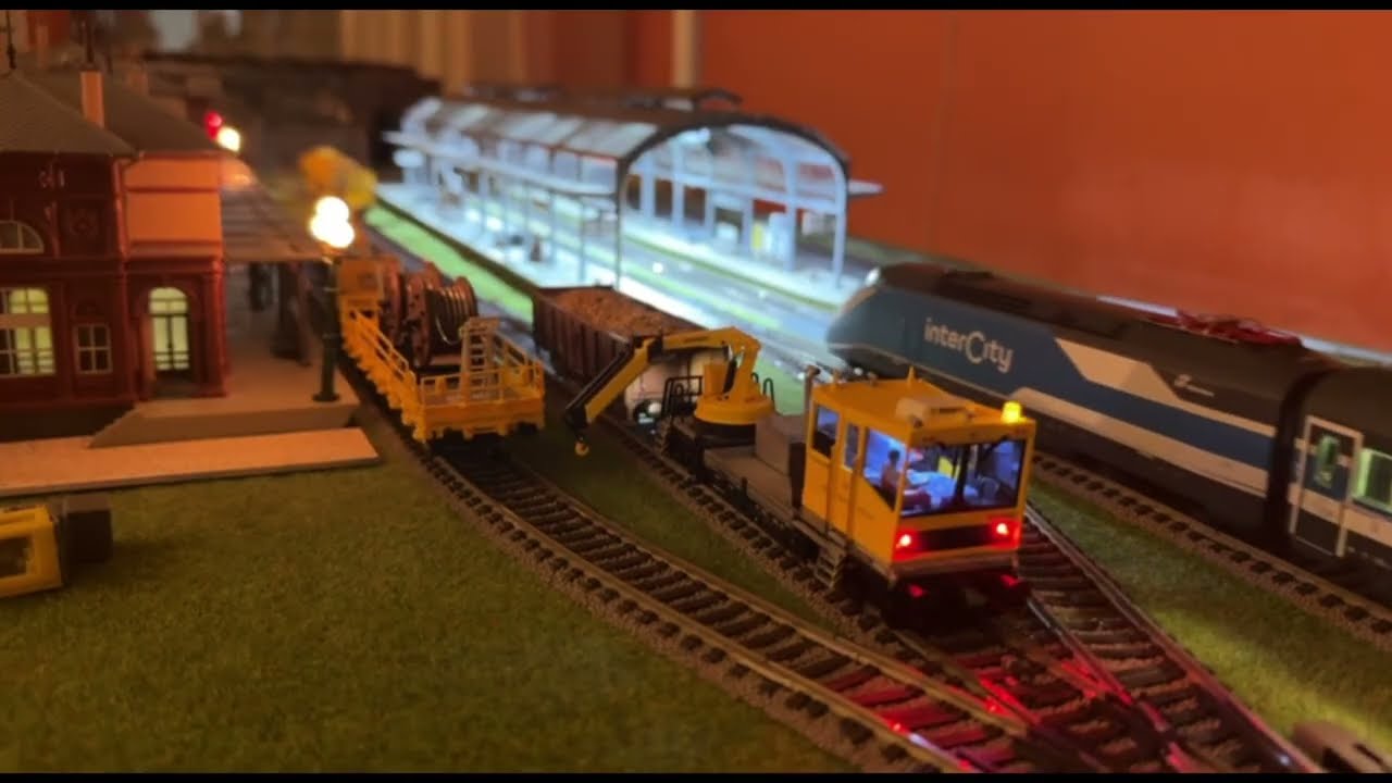 Mezzi  ferroviari e stradali sul mio plastico 4º parte 