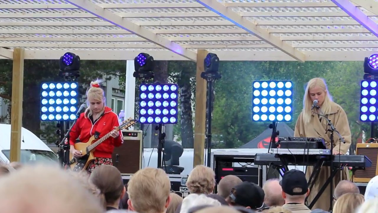 Maustetytöt - Näkymätön Anna (Live)