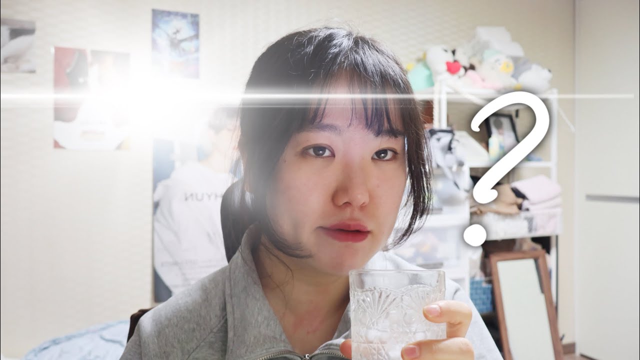 레즈라면서 등 뒤에 포스터는 뭐예요?
