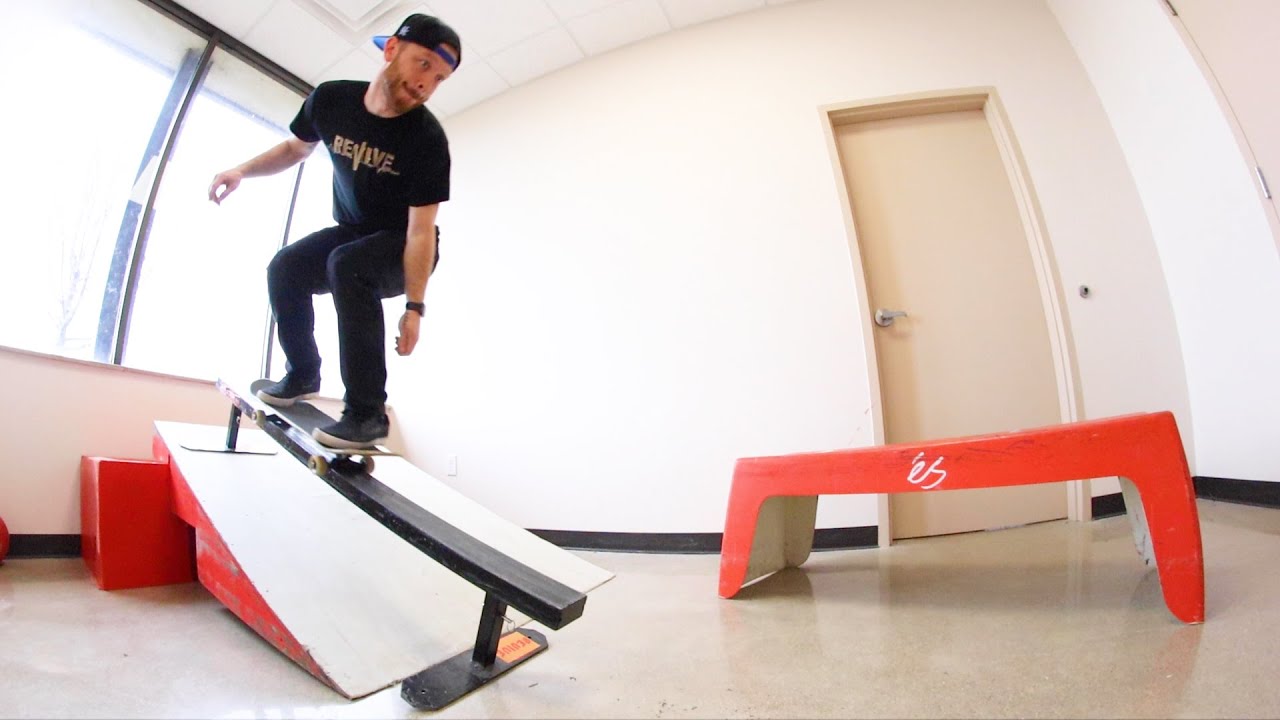 SKATEPARK IN A TINY ROOM (You Must Skated It!) / Warehouse Wednesday