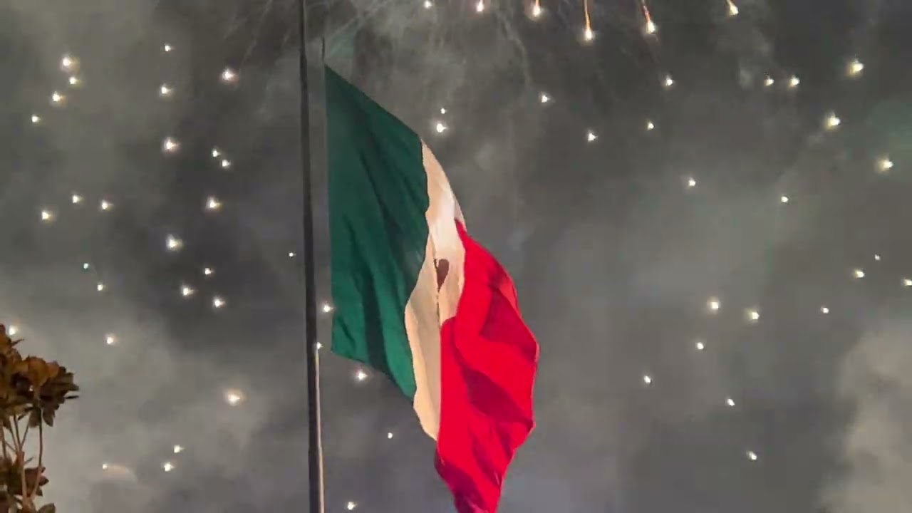 VICENTE SERRANO GRABA EL MEJOR VÍDEO DE EL GRITO #AMLO, HIMNO Y ESPECTÁCULO DE FUEGOS ARTIFICIALES