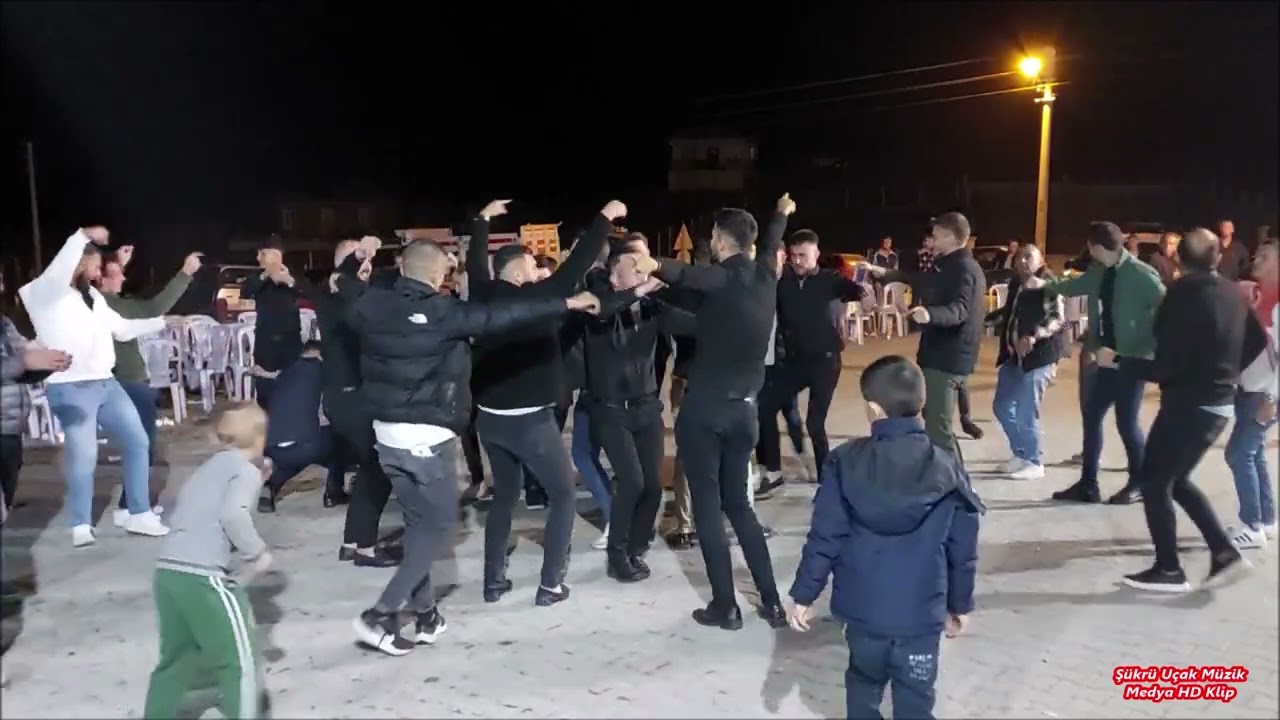Mehmet Kapal  ÇALDIGIM BAĞLAMA İZMİRİN NARI GİBİ ÇİÇEKDAĞI ÖYLE İLE İKİNDİNİN 26