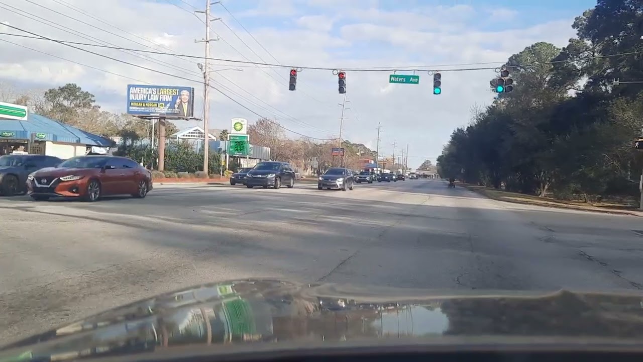 Macan S driving