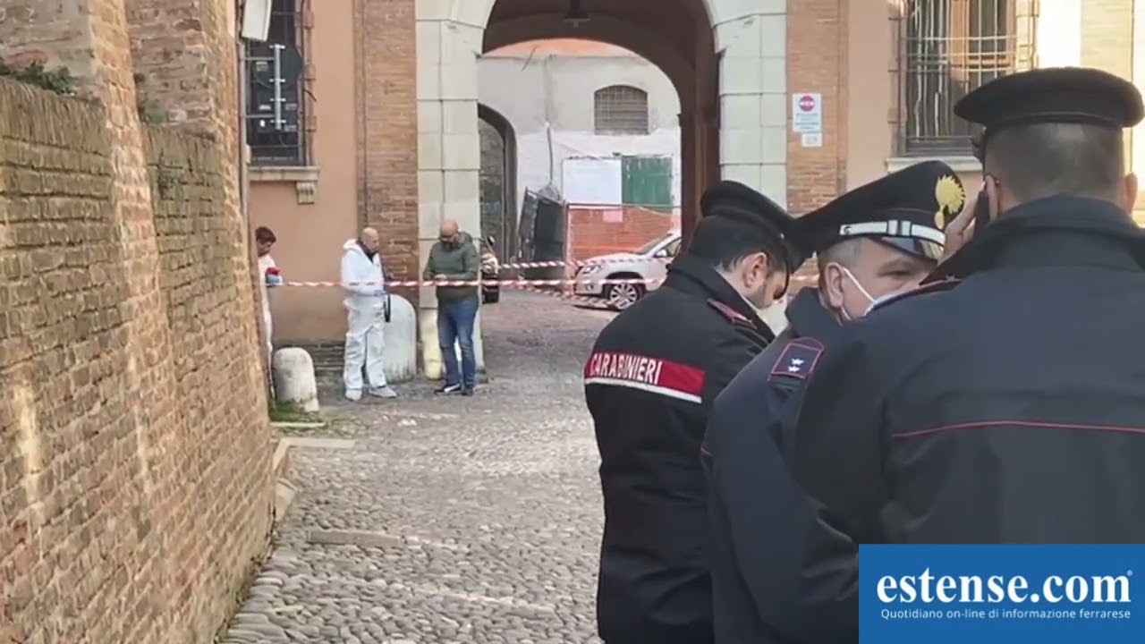 Sparatoria in centro a Ferrara, ferito un uomo. Si cerca l'aggressore