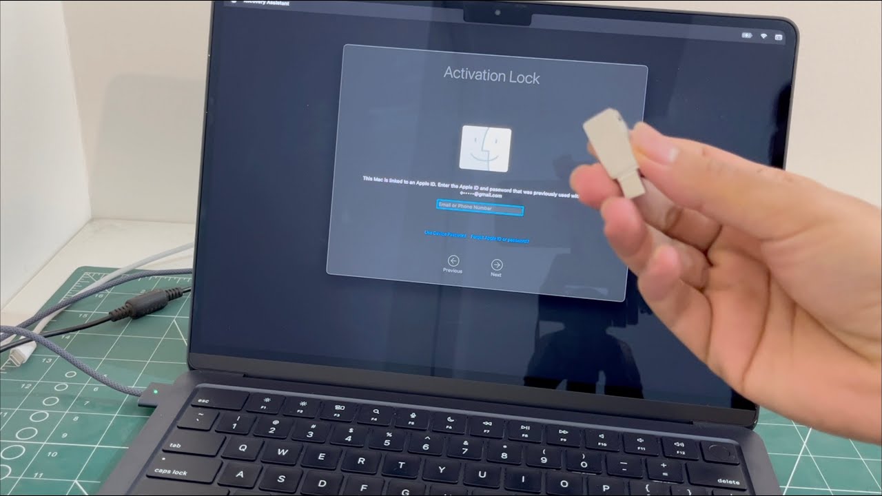 Как установить macOS Tahoe на MacBook Air M2 через страницу блокировки активации | Unlocks Hub | ...