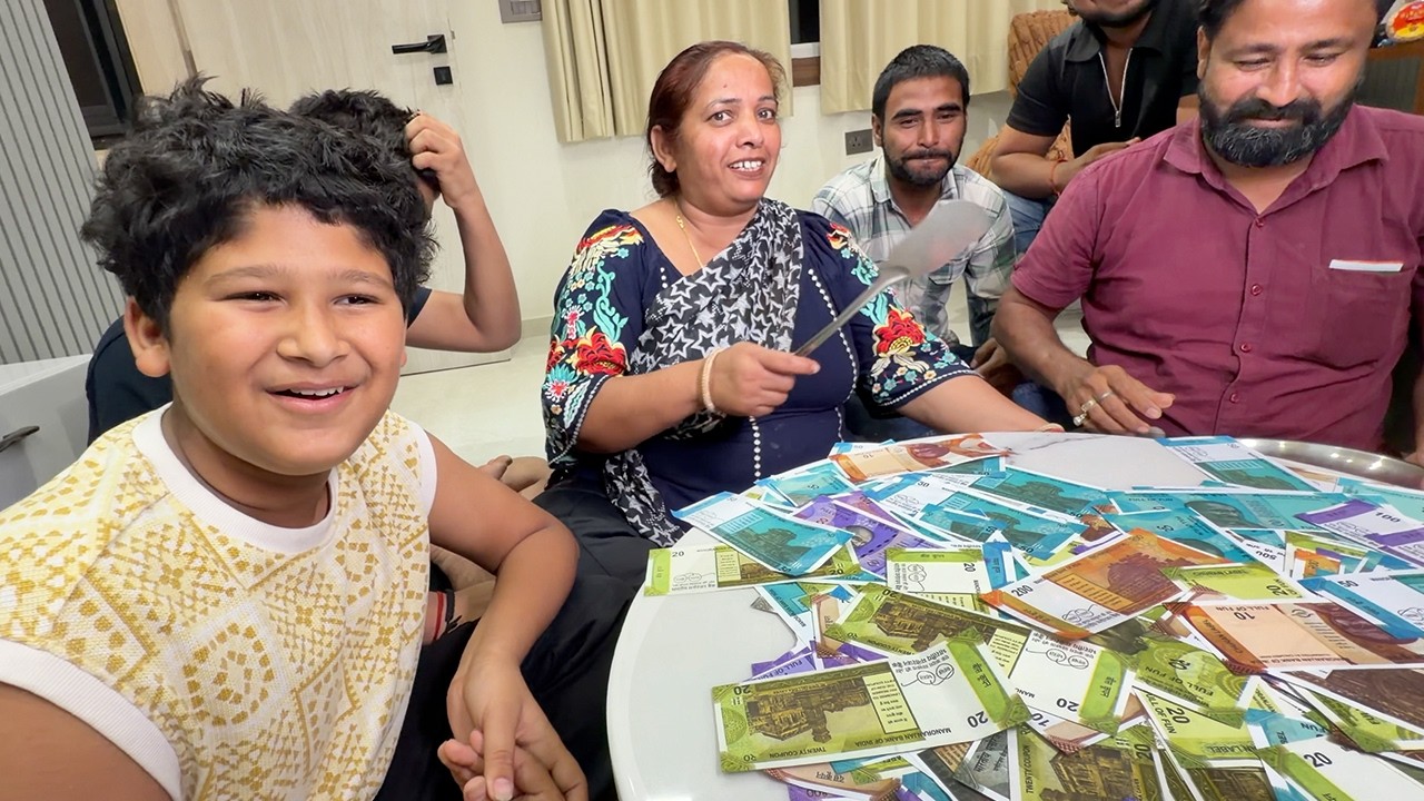 Playing money game with family