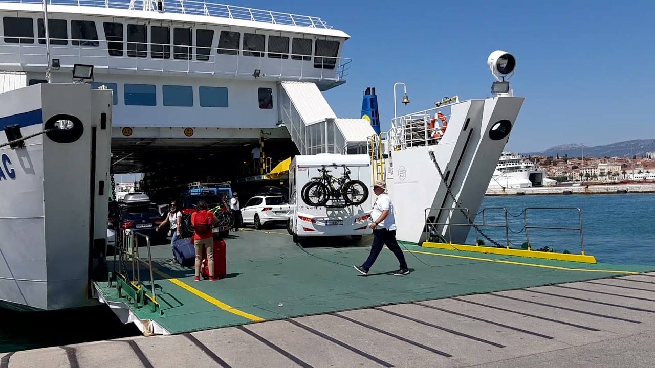 Jadrolinija komphajók Split kikötőjében 2021.08.08.-án