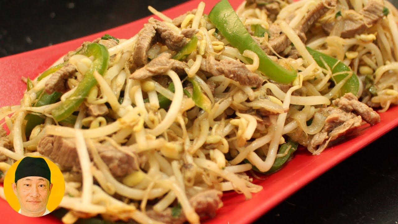 Moyashi (broto de feij&atilde;o) refogado com toque oriental