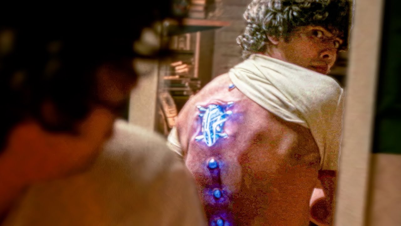 У него в спине скарабей, и он превращается в сверхчеловека, Синего Человека-паука | Обзор Blue Be...