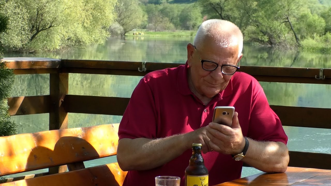-Životni put DR. DU&Scaron;ANA PERLINCA koji se iz &Scaron;vajcarske vratio na Plivu i voljeni Mrkonjić -