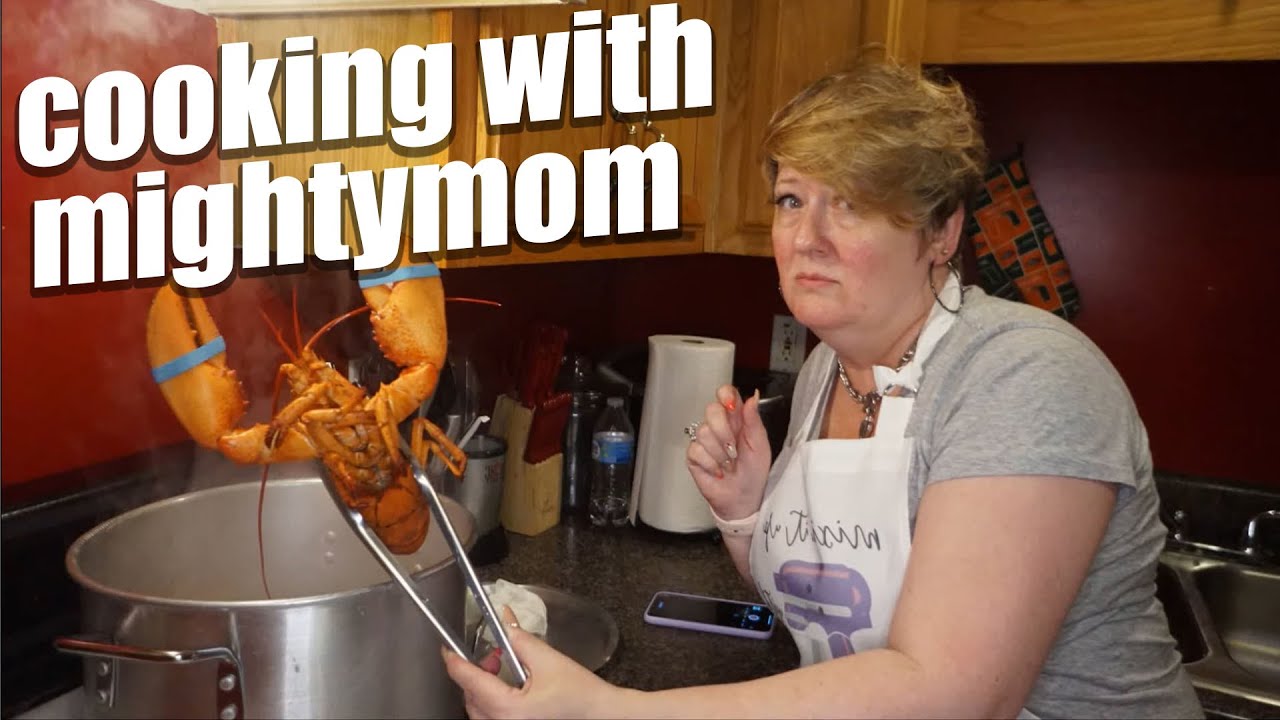 Cooking LIVE Lobster for the First Time 😱😭😱 | MightyMom