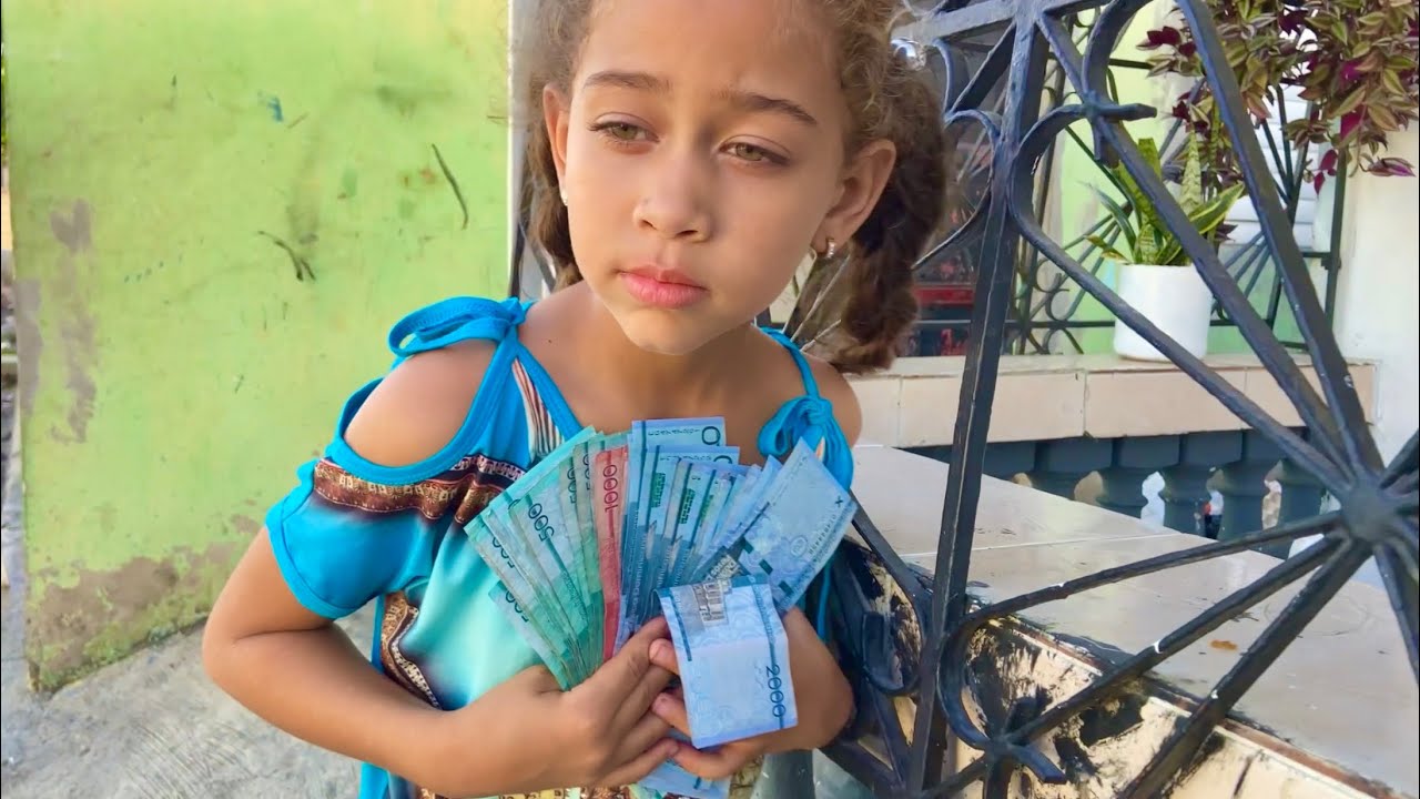 Niña Consigue Mucho Dinero En la Calle (reflexión)
