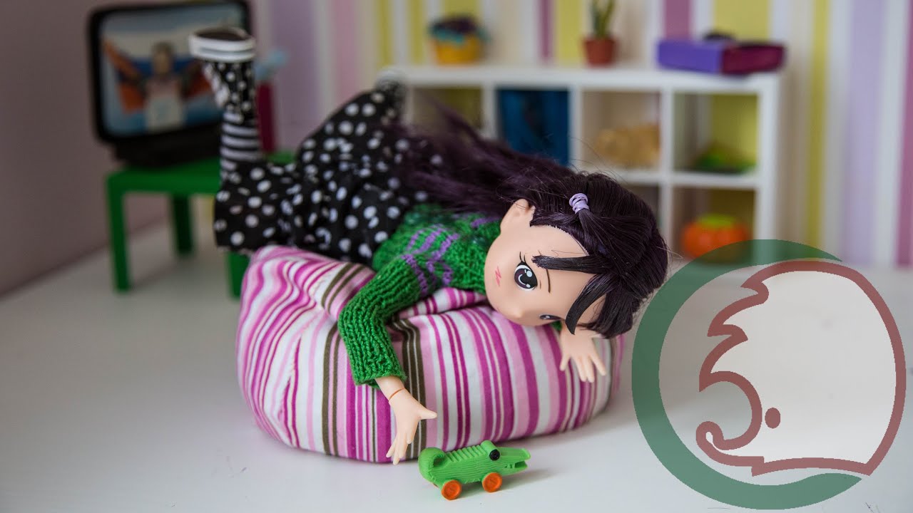 Как сделать кресло-мешок для куклы. How to make a beanbag for a doll.