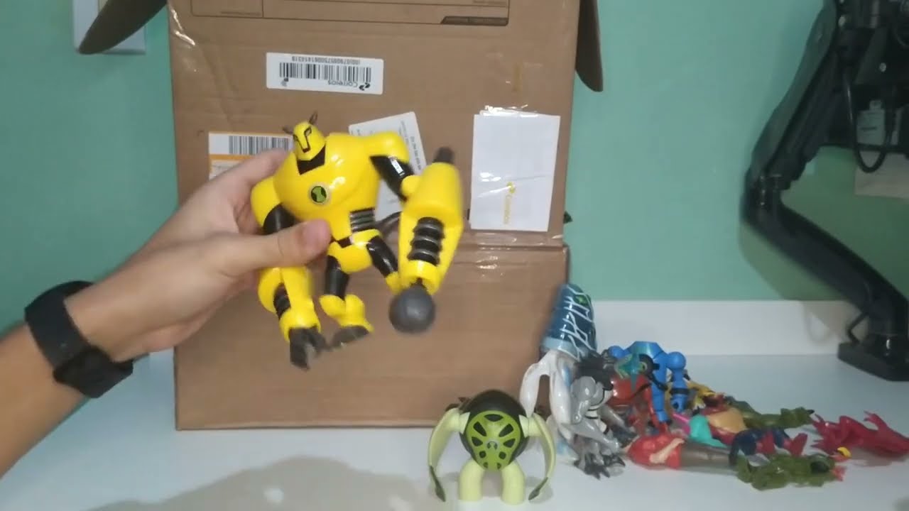 UNBOXING DE BONECOS DO BEN 10 EDIÇÃO NATAL !
