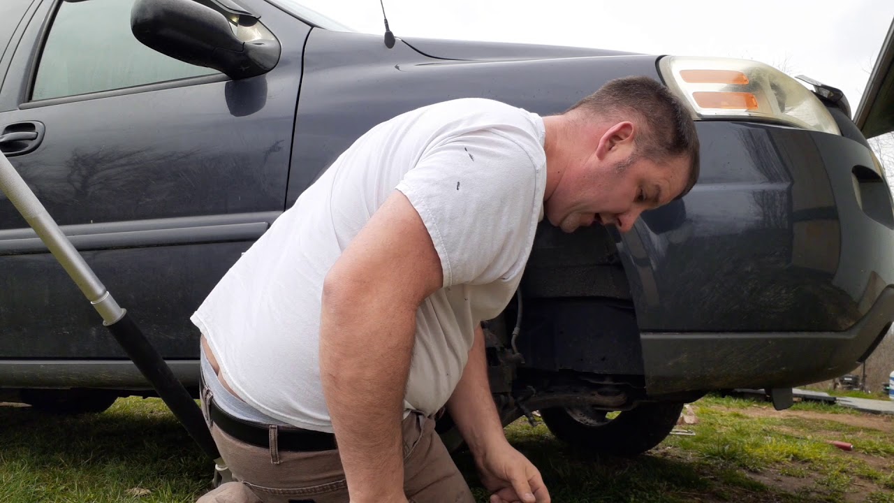 Замена передних тормозов на Chevrolet Uplander 08-05