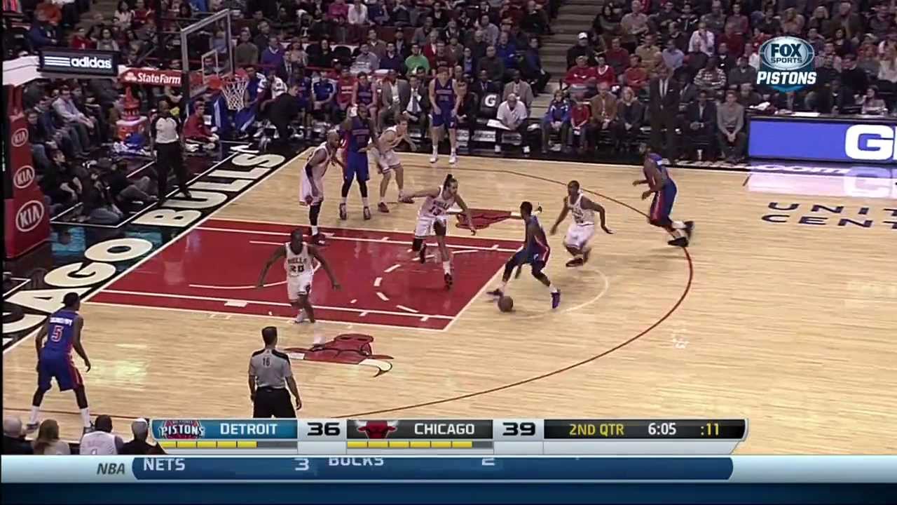 Andre Drummond grabs 5 offensive rebounds in 10 seconds #NBABallot