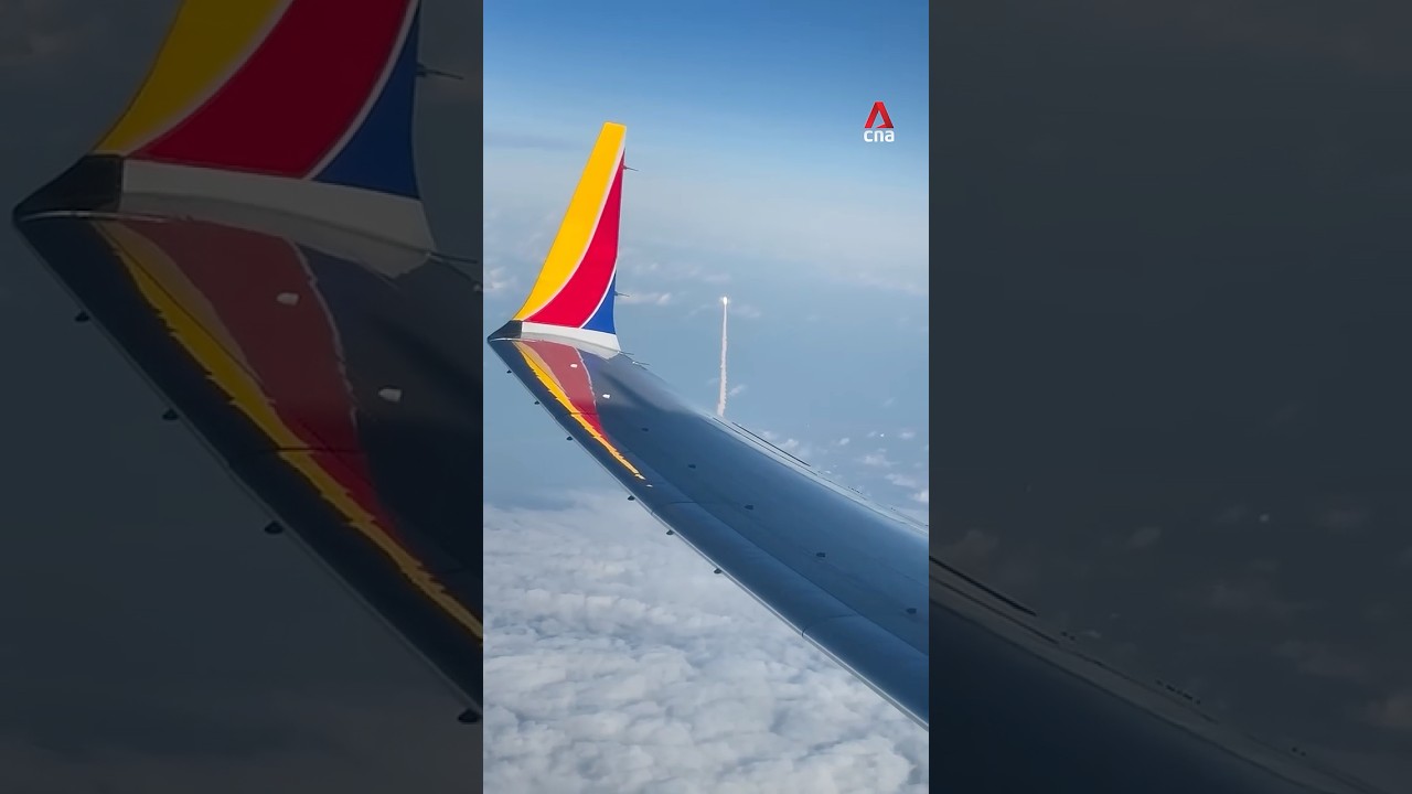 Пассажиры самолета заметили запуск миссии Artemis II в середине полета.