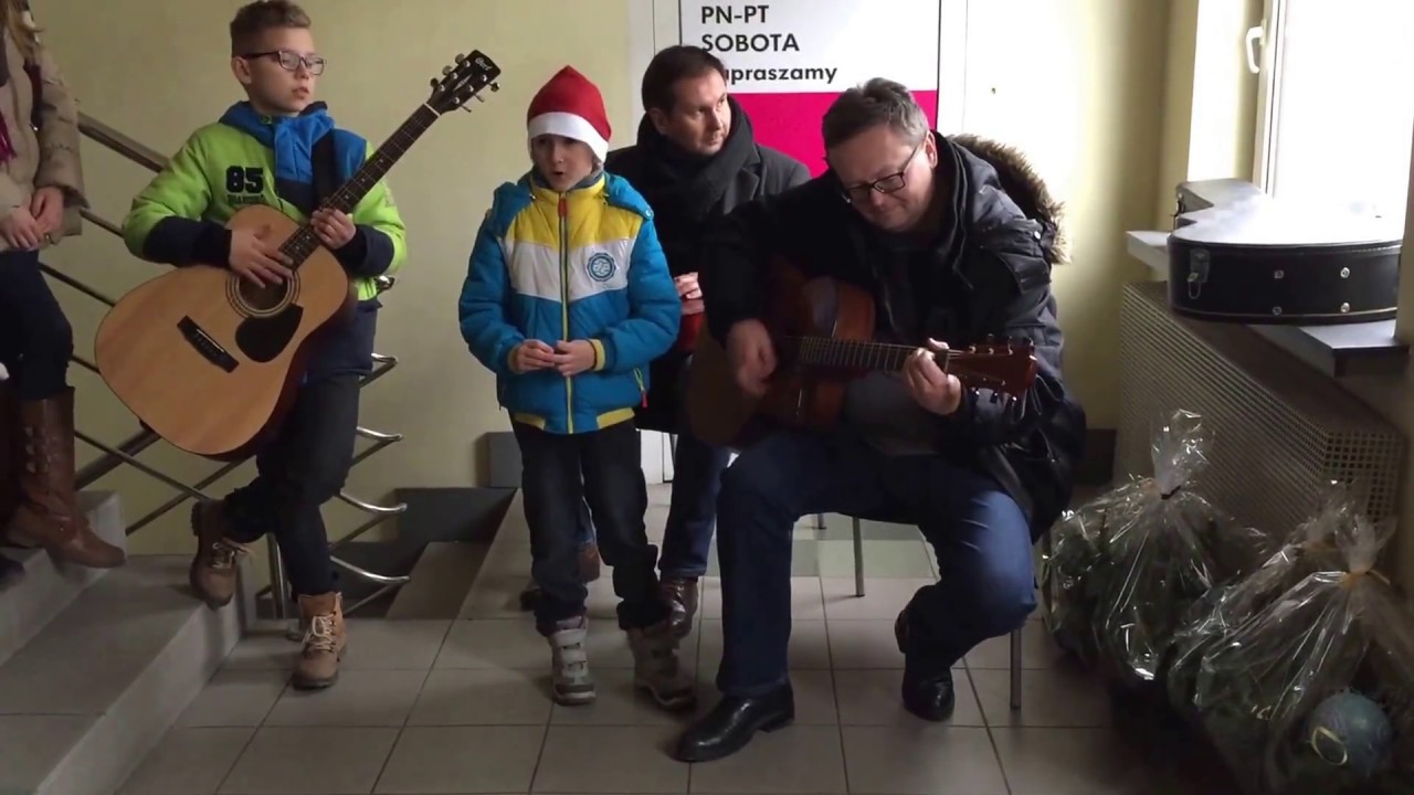 Kolędnicy ze Szkoły Podstawowej w Rogozinie