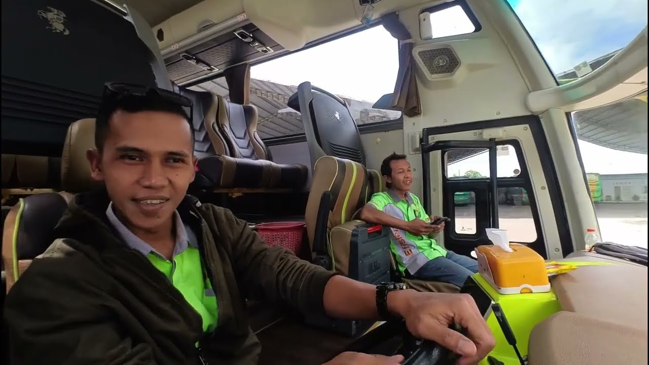 SATU JAM SEBELUM KEBERANGKATAN [ Efisiensi Bussiness Class 13:00 ]