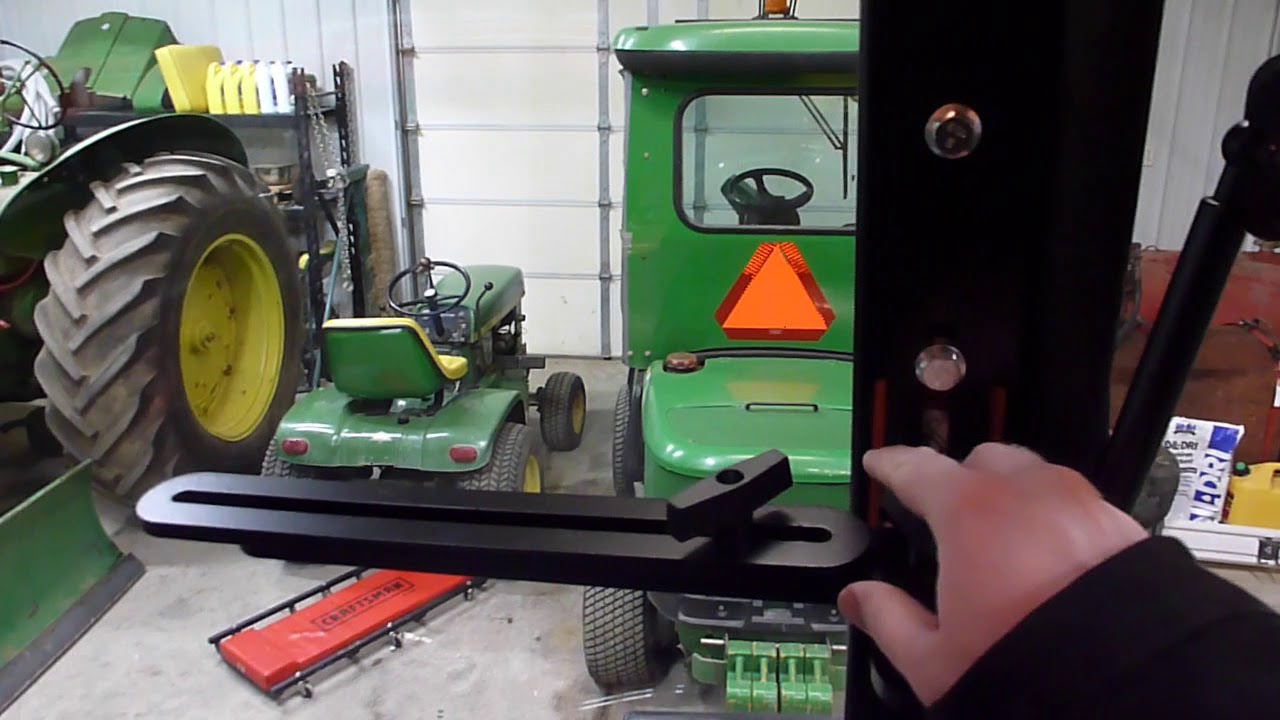 John Deere 4066R Accessory Mount