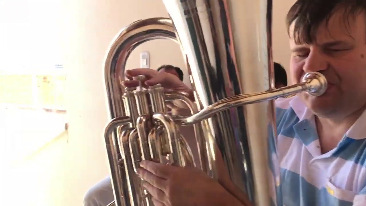 Tocata em Indaiatuba com Marcelinho solando na tuba Yamaha Yeb 321s Mib do irmão Samuel