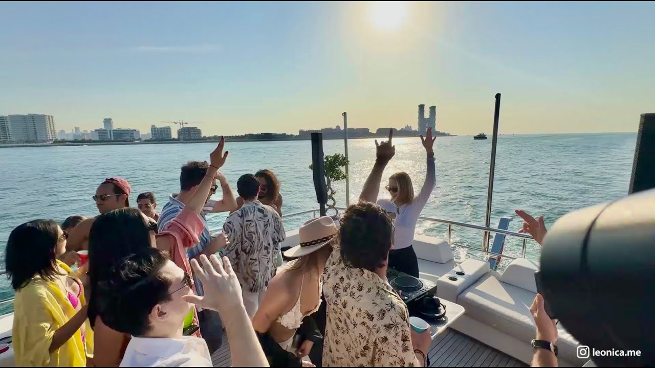 Melodic Afro House - Atmospheric warm up DJ set from yacht  'Dubai