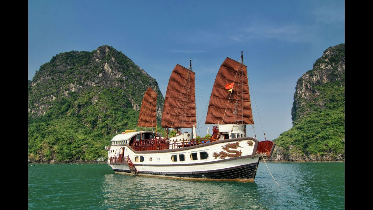Cruise Bai Tu Long on Red Dragon Junk