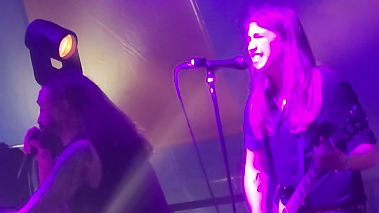 Massive Wagons -  'Free & Easy'
