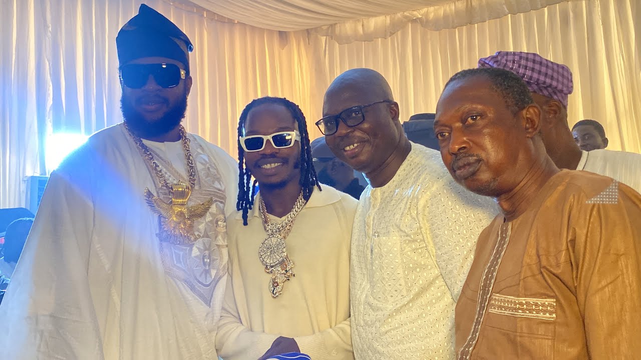 MR LATIN BOWS TO GREET ABU ABEL AND NAIRA MARLEY AT ALHAJI TAJUDEEN AKANBI HOUSE WARMING