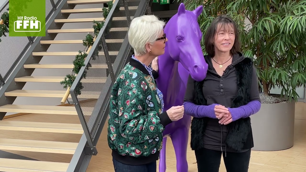 Ann Kathrin Linsenhoff und das Lila Pferd zu Besuch bei Radio/ Tele FFH